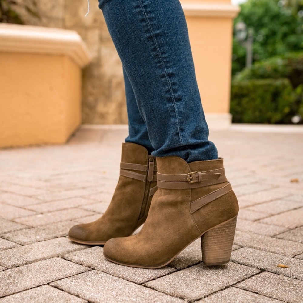 🎉Host Pick 🎉 BP Tandem Booties in Khaki Suede